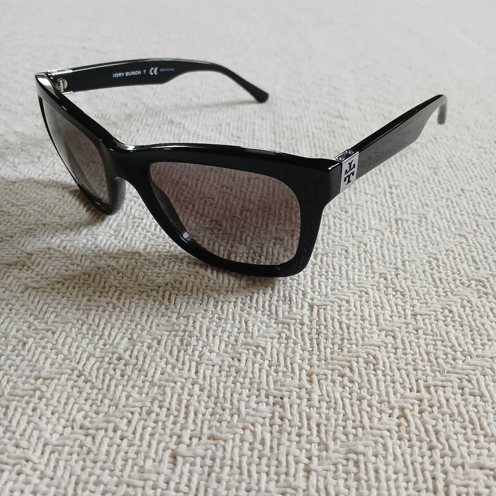 Tory Burch Glossy Black Acetate Sunglasses with Gradient Smoke Lenses